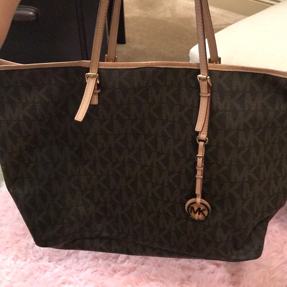 Micheal kors purse!!!
